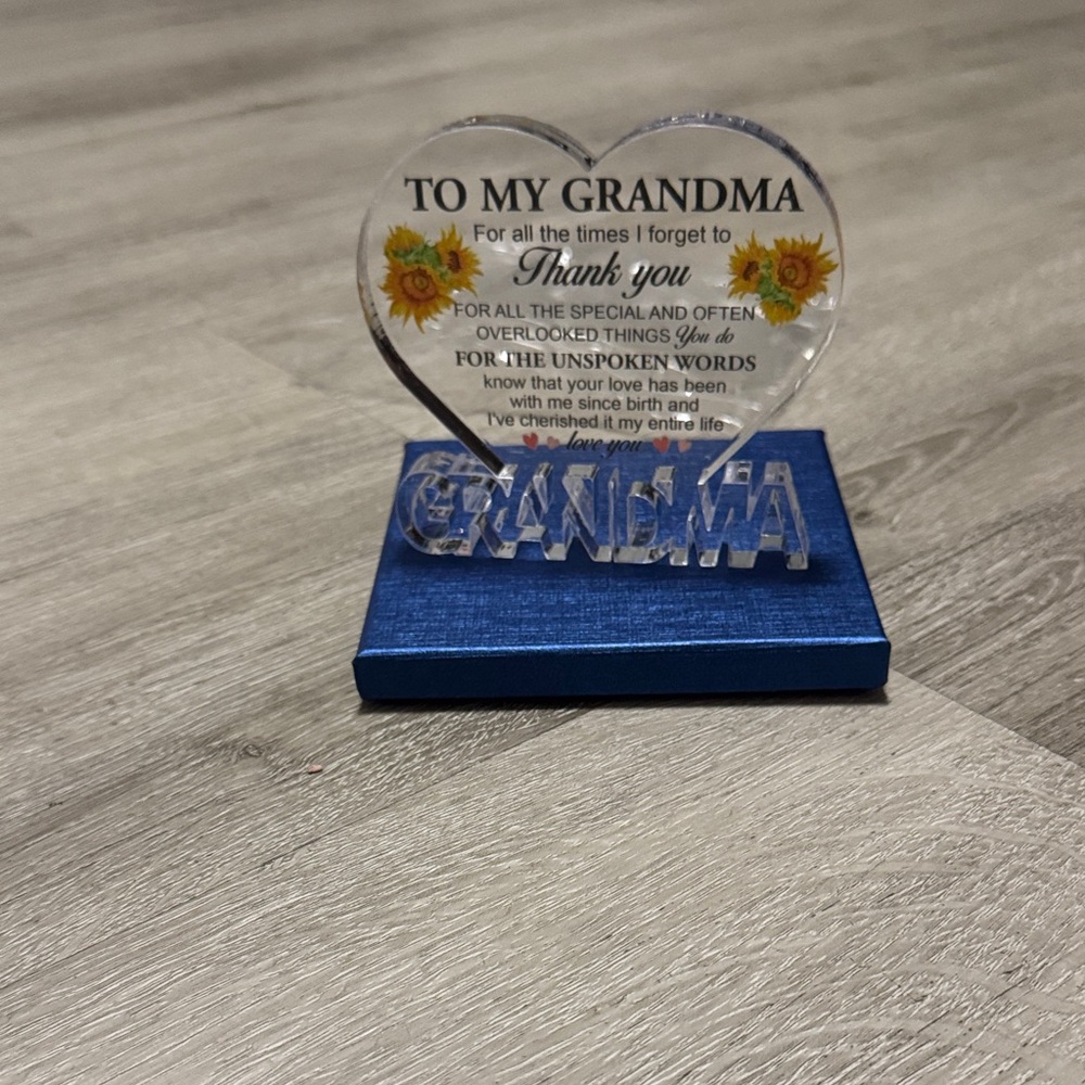 ***2/$15*** Heart-Shaped Grandma Plaque with Blue Base